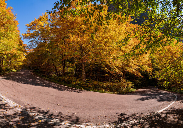 Narrow hairpin bend in Smugglers Notch in Vermont by Steve Heap