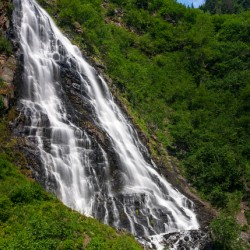 Dramatic waterfall of Horsetail Falls in Keystone Canyon