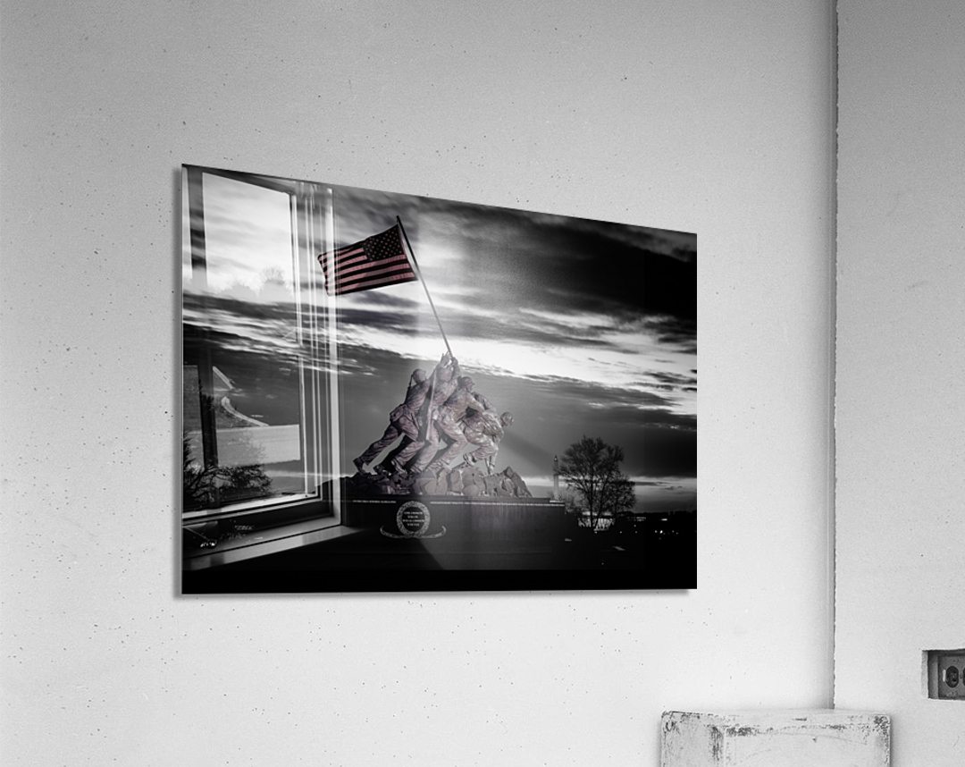 B&W image of Iwo Jima Memorial at dawn  Impression acrylique