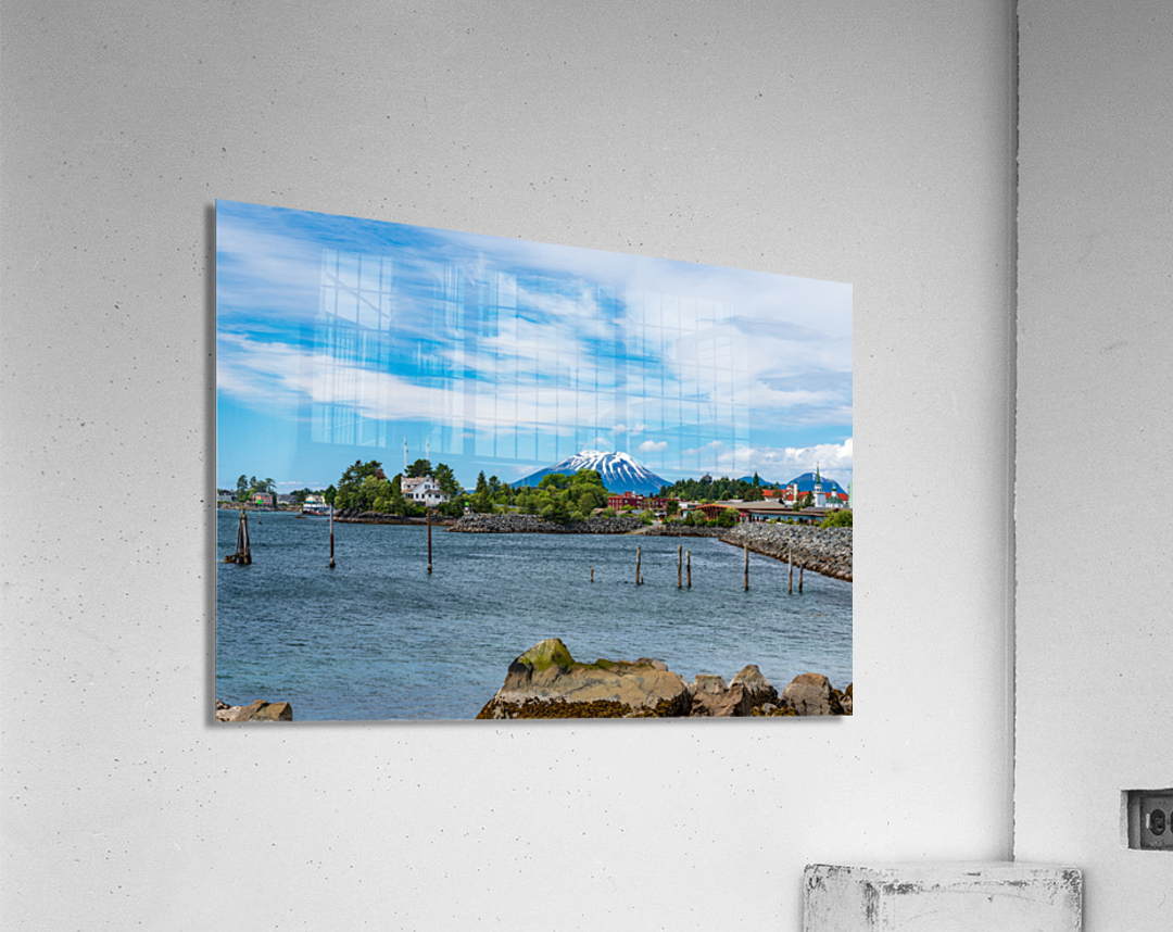 Mt Edgecumbe rises about the small town of Sitka in Alaska Impression acrylique