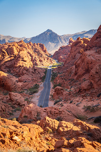 Mouses Tank Road through dramatic aztec sandstone formations in 