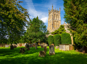 Church and graveyard in Chipping Campden in Cotswolds