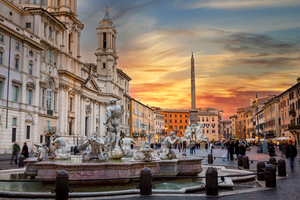 Dusk in famous Piazza Navona in Rome