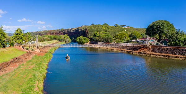 Swinging bridge at Hanapepe on Hawaiian island of Kauai by Steve Heap
