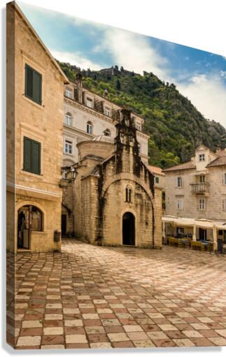 Narrow streets in Kotor in Montenegro  Impression sur toile