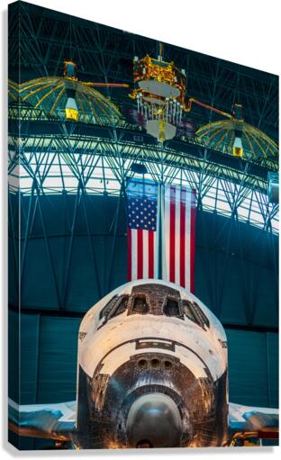 Space shuttle Discovery in its final home  Canvas Print