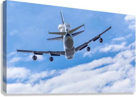 Space Shuttle Discovery flies over Washington DC Canvas Print