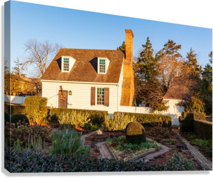 Old house and garden in Colonial Williamsburg Canvas Print