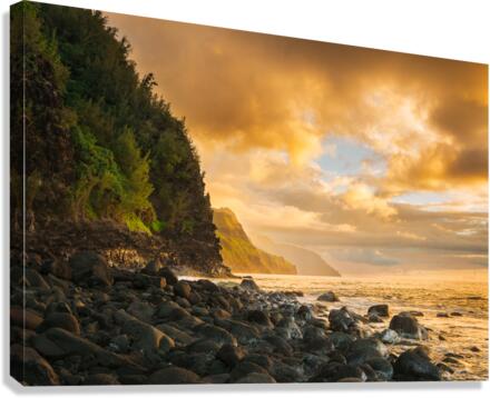 Sunset along Na Pali coast at Kee Beach  Canvas Print