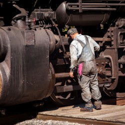 Mechanic checks 1916 Baldwin locomotive