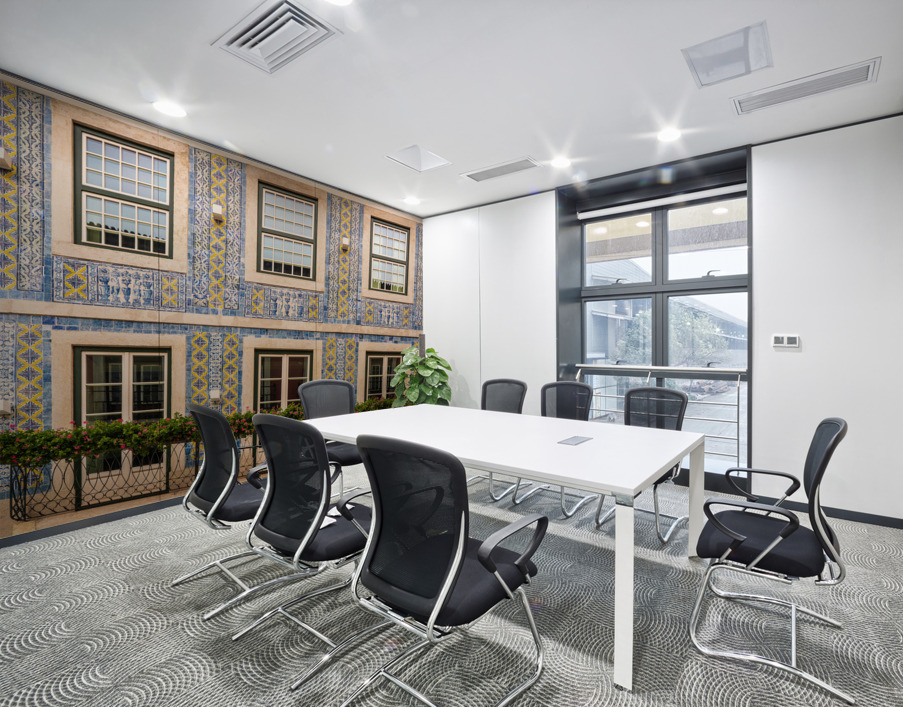 Traditional ceramic tiles decorate house in Lisbon Wall Printing