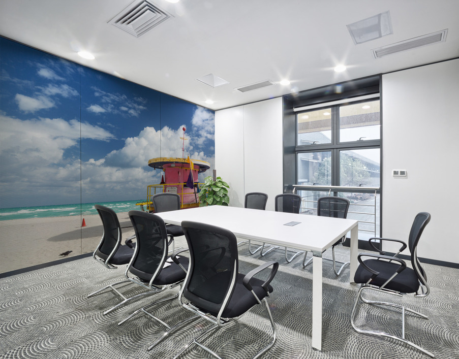 Round pink lifeguard station on Miami beach Wall Printing