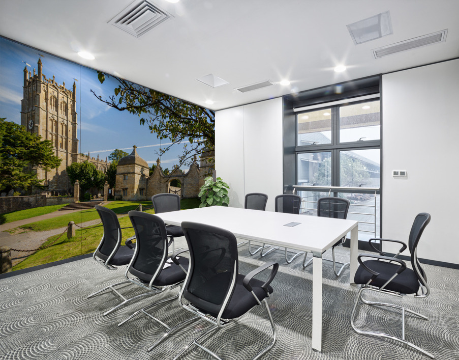 Church and gateway in Chipping Campden Wall Printing