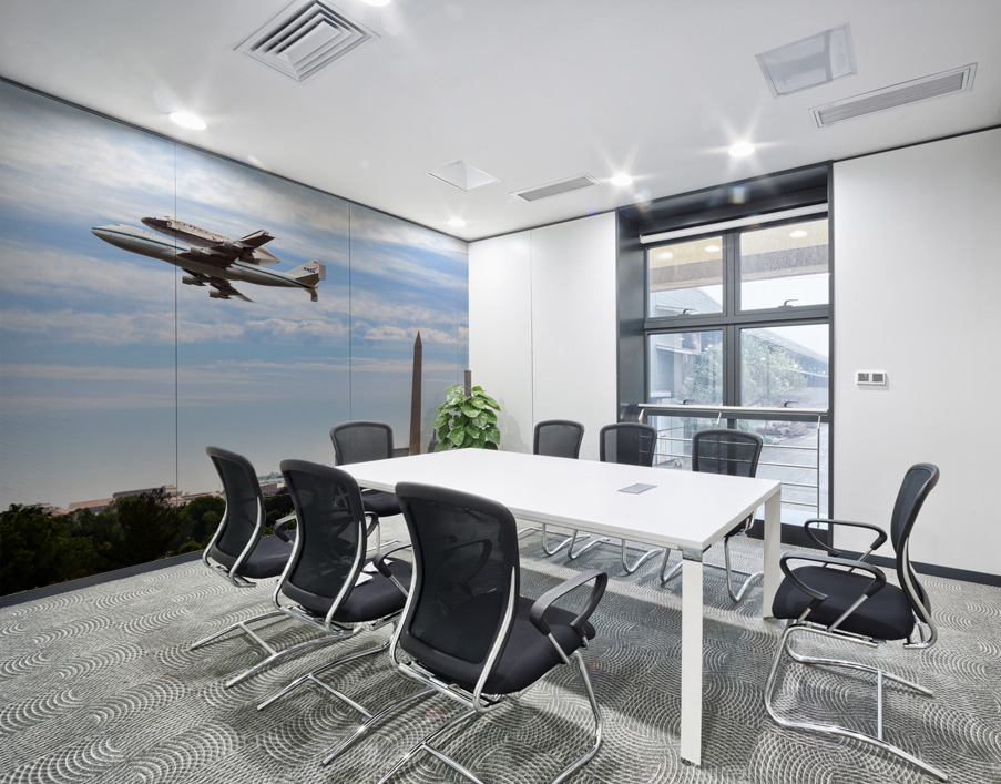 Space Shuttle Discovery flies over Washington DC Wall Printing