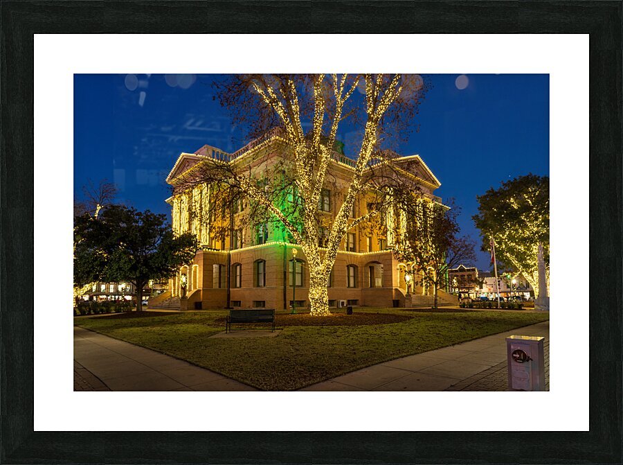 December lights on Williamson County Courthouse in Georgetown TX Impression et Cadre photo