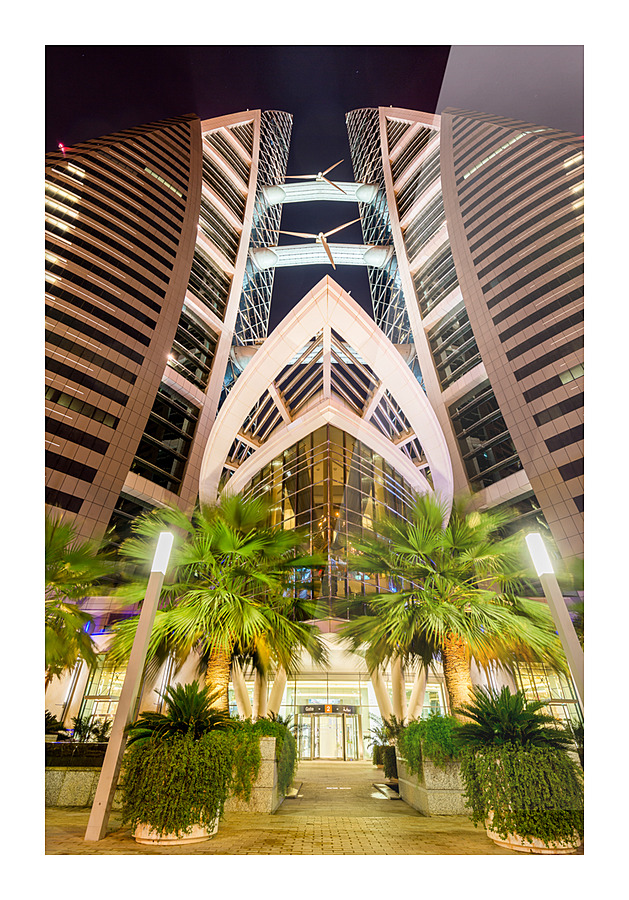 Dramatic view of Bahrain World Trade Center buildings Impression et Cadre photo