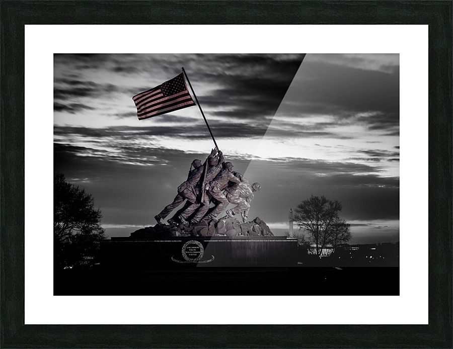 B&W image of Iwo Jima Memorial at dawn  Impression et Cadre photo
