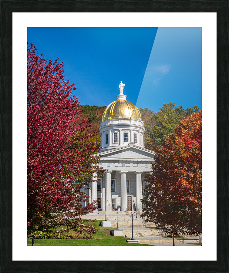 Gold dome of Vermont State House in Montpelier  Impression encadrée