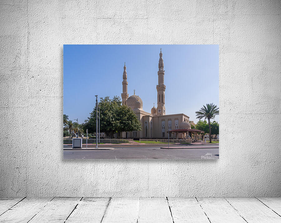 Jumeirah Mosque in Dubai which is open to visitors for education Wall Preview