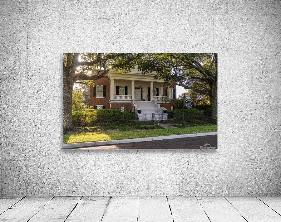 Facade of antebellum home in Natchez in Mississippi Wall Preview