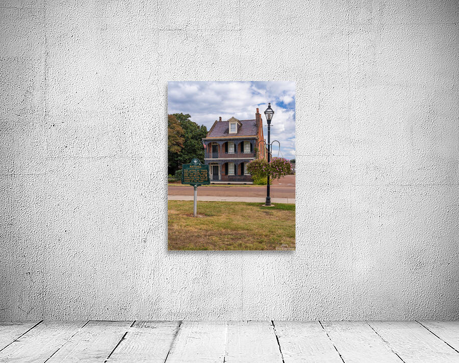 Facade of antebellum home in Natchez in Mississippi Wall Preview