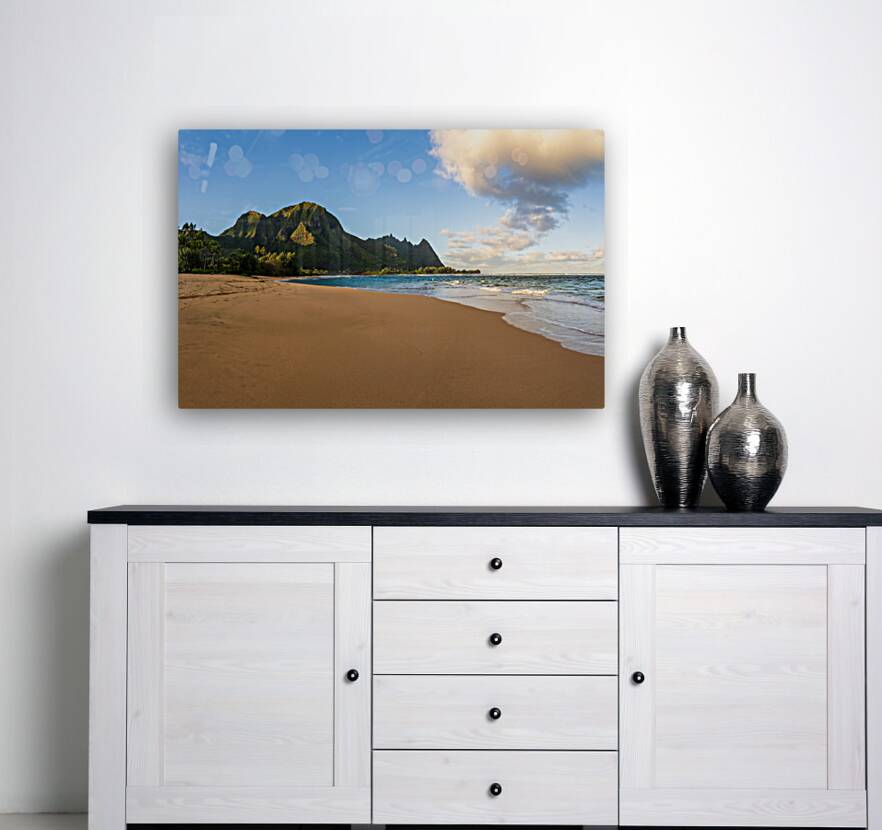 Early morning sunrise over Tunnels Beach on Kauai in Hawaii Reproduction