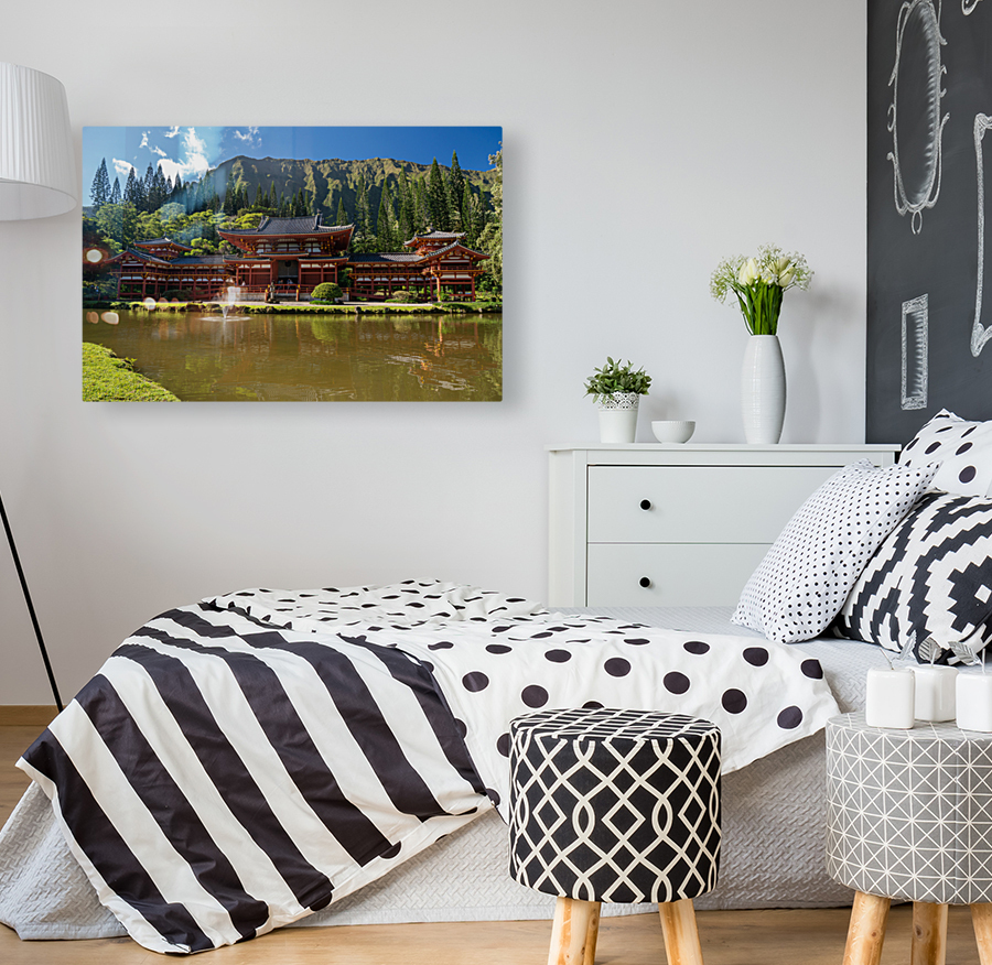 Byodo In buddhist temple under the tall mountain range Reproduction