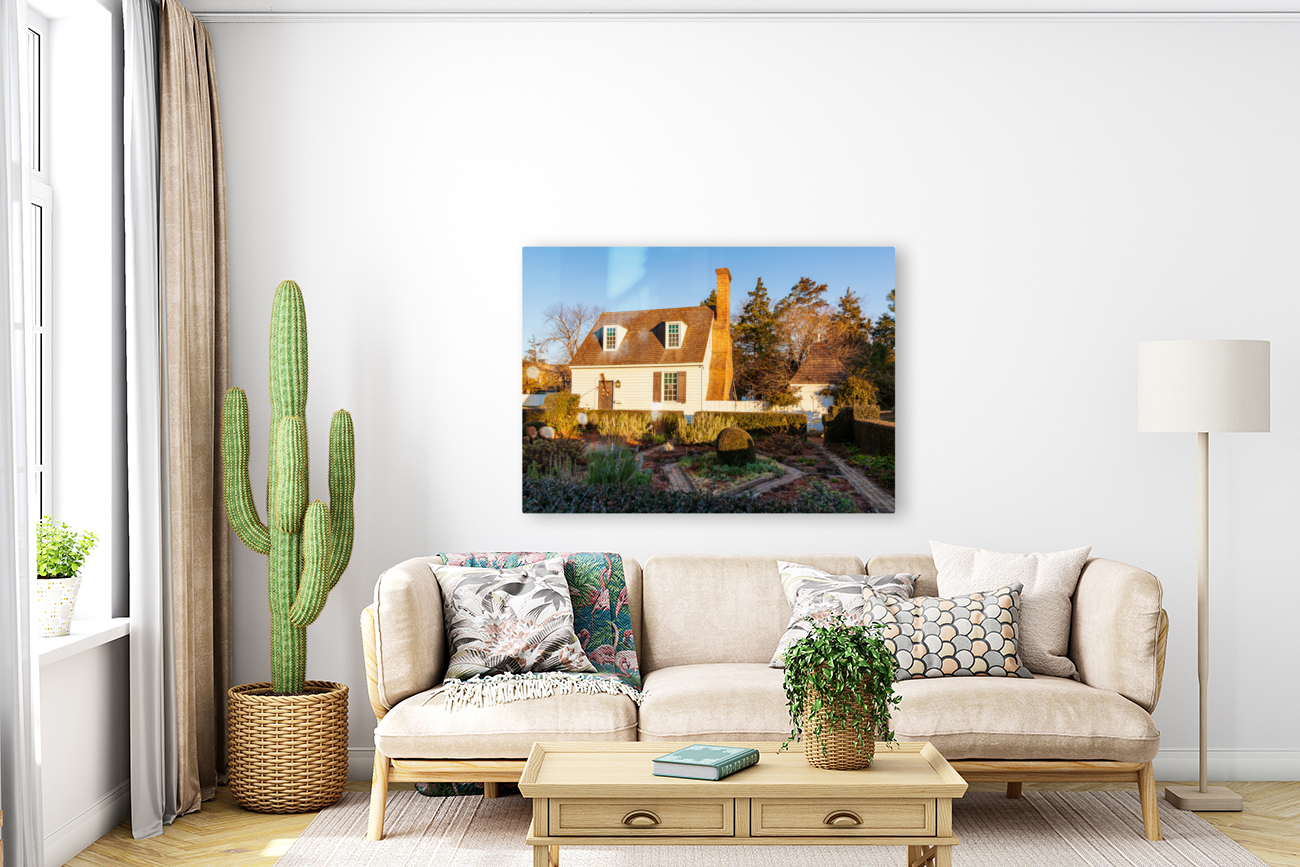 Old house and garden in Colonial Williamsburg Reproduction
